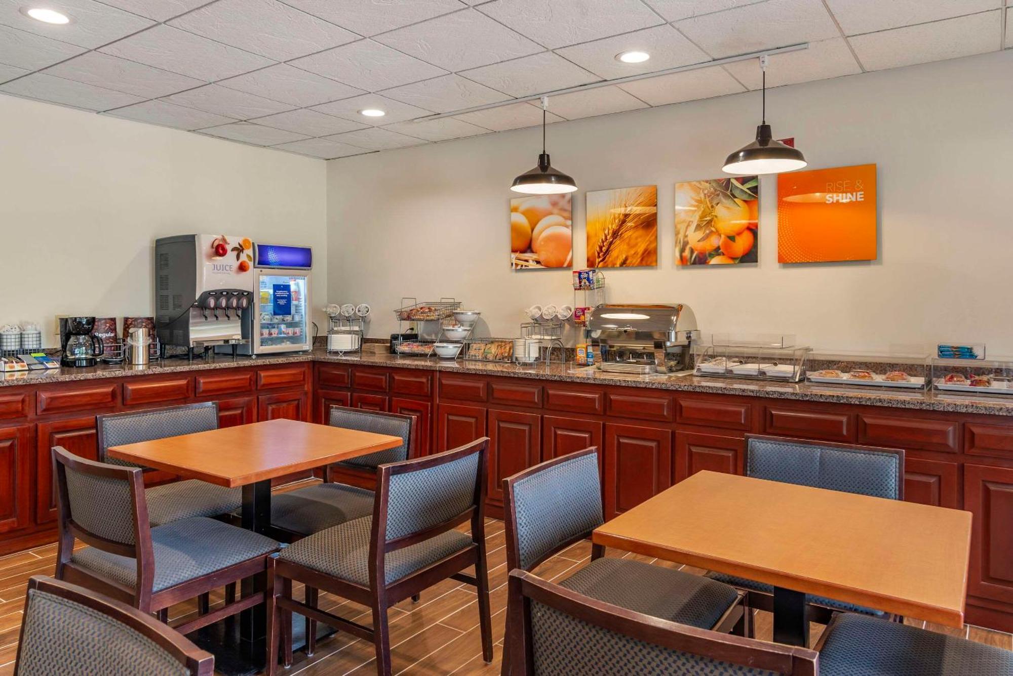 Comfort Inn & Suites Dahlonega University Area Exteriör bild