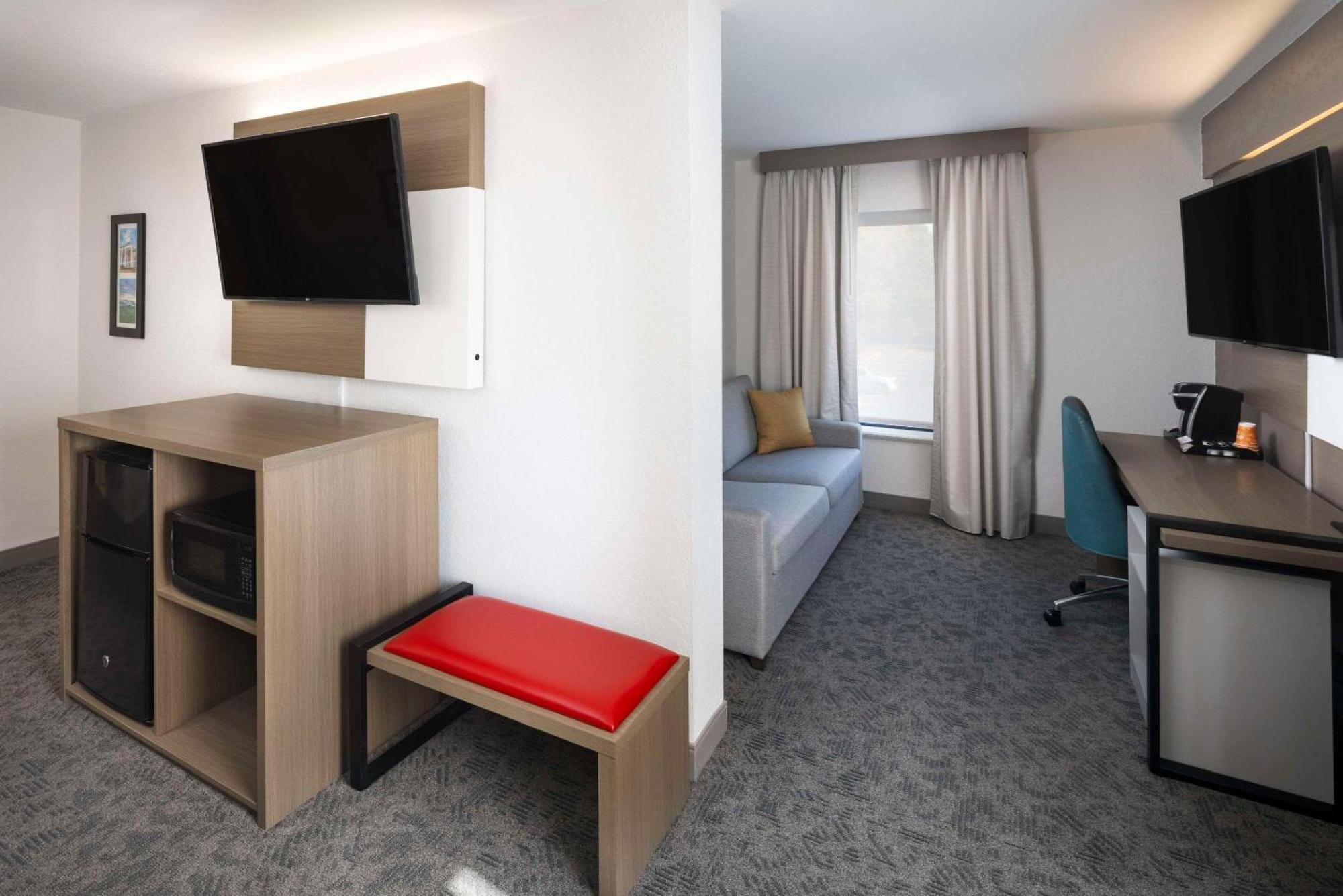 Comfort Inn & Suites Dahlonega University Area Exteriör bild