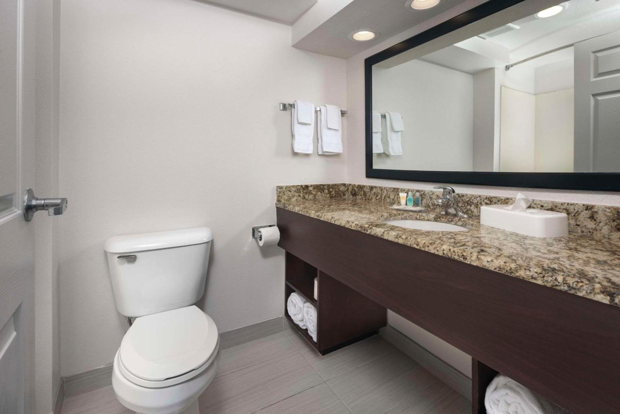 Comfort Inn & Suites Dahlonega University Area Exteriör bild