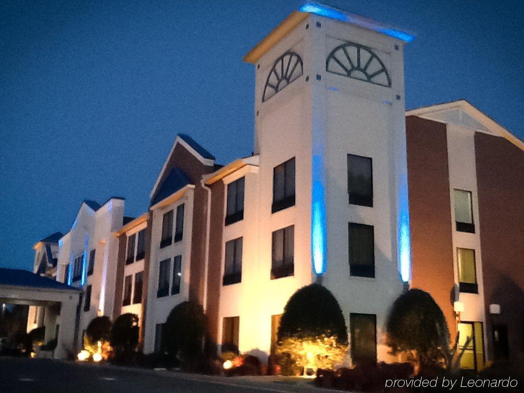 Comfort Inn & Suites Dahlonega University Area Exteriör bild