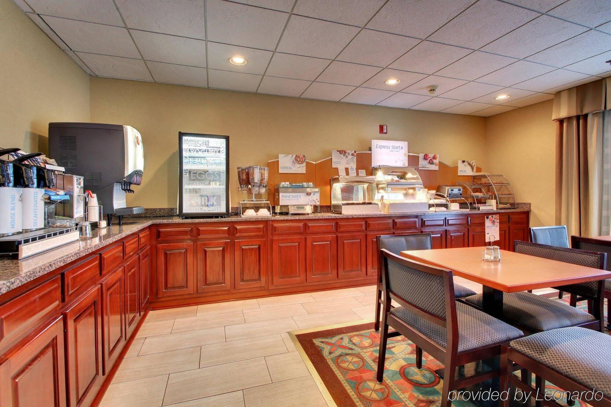 Comfort Inn & Suites Dahlonega University Area Exteriör bild